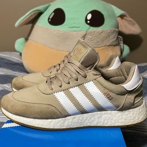adidas I-5923 “Iniki Runner” Mens size 9. Used.